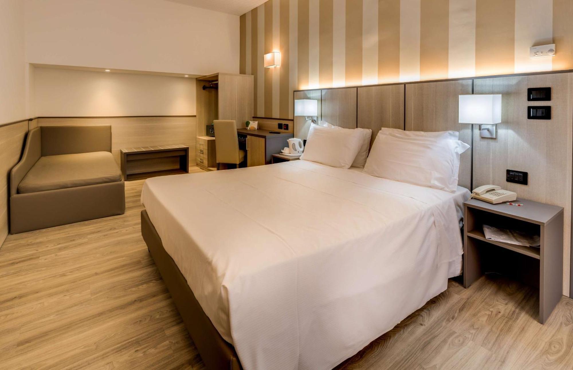 Triple Room,1274477719:JPEG